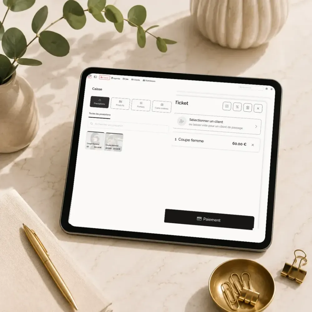 Caisse RDV360 sur tablette, posée sur un comptoir d’institut